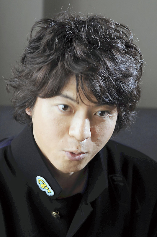 R*e様 上川隆也 手形＆サイン ほか 希少品】上川隆也ポスター3枚 おまけ付き - メルカリ
